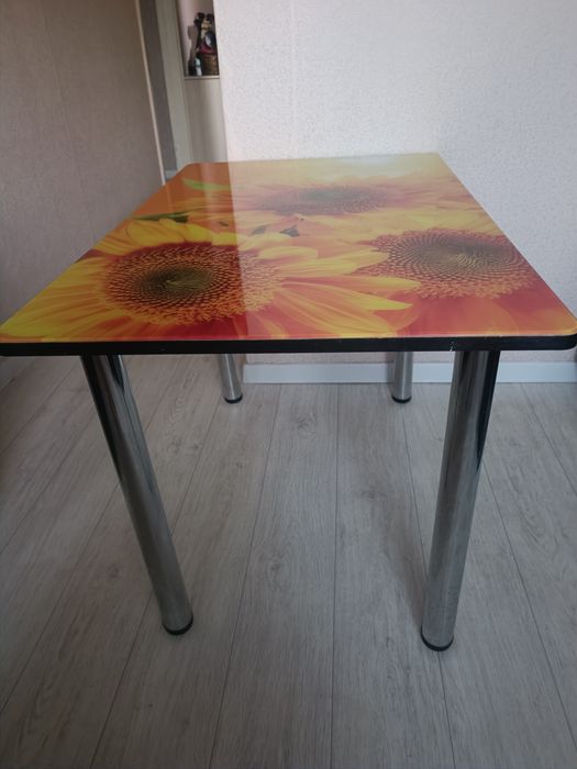 стеклянный кухонный стол