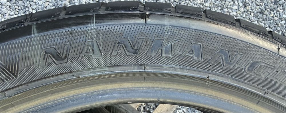2бр 245/45/19 на 7мм с 23дот Нанканг
