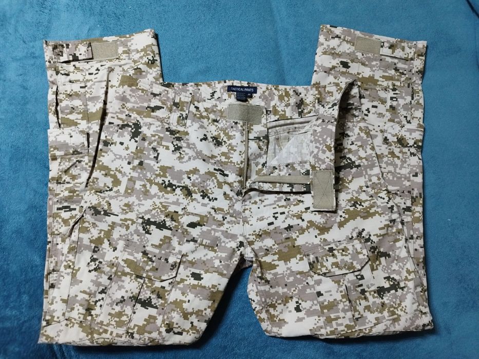 Pantaloni tactici camuflaj desert digital noi