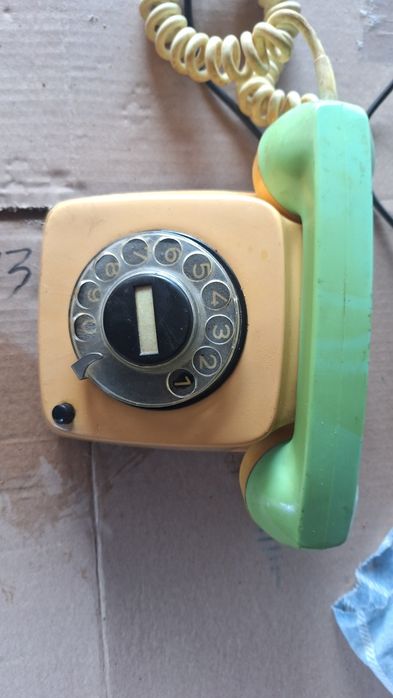 Стари телефони по 15лв.