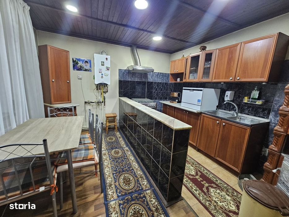 Casă în Cordun, zonă de case noi