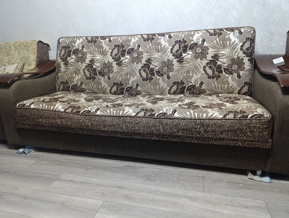 Продаю комплект мягкой мебели