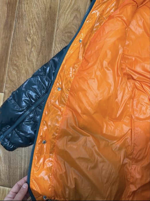 Продам пуховик в нормальном состоянии.