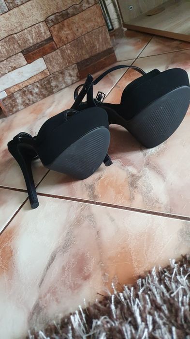 Sandale cu toc si platforma