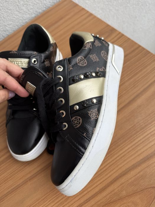 Adidasi Guess cu ținte