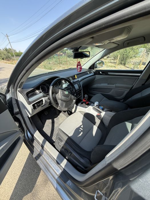Vând Skoda Superb 2