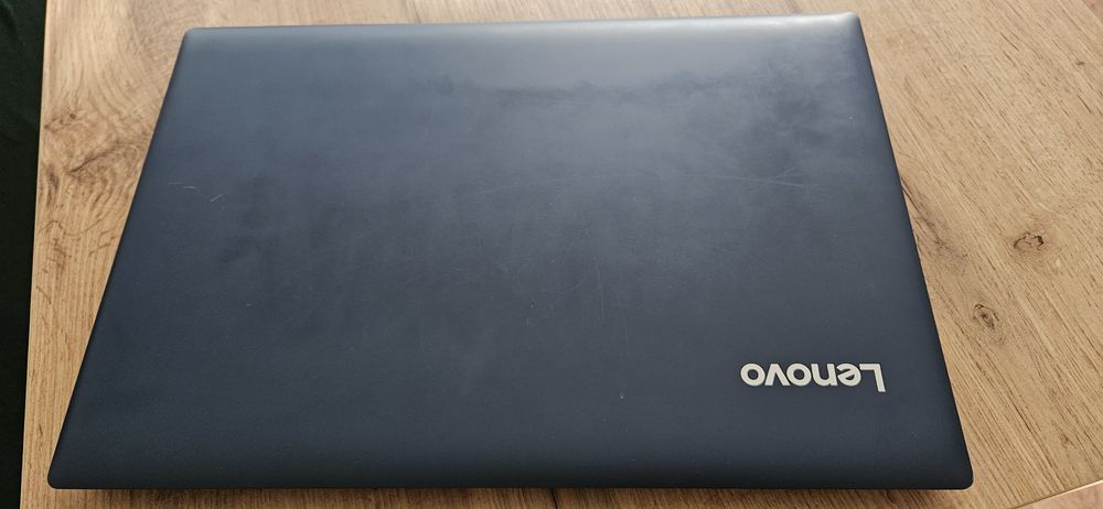 Лаптоп Lenovo с Windows 10