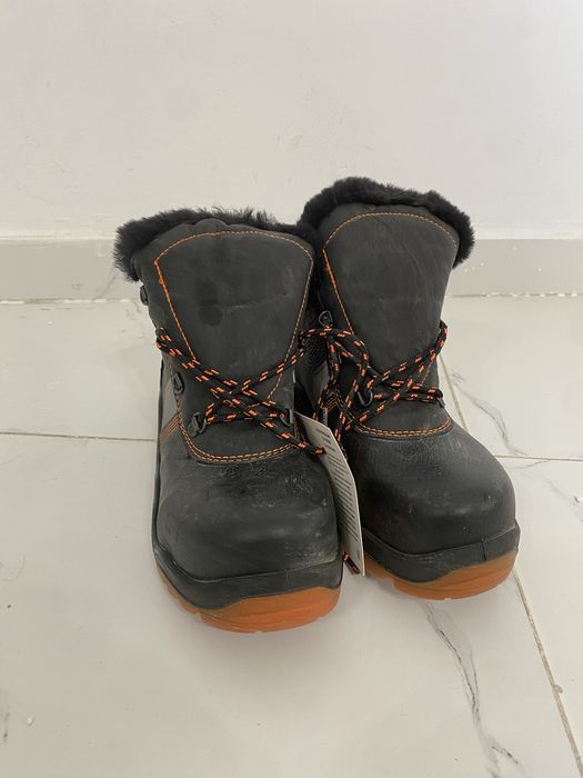 Спец обувьтар сатылады. Зимний и осенний