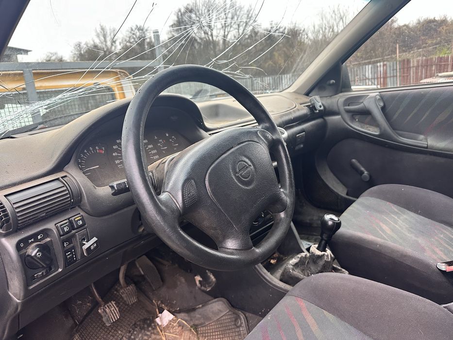 Opel Astra F 1.6 16v Ecotec (101 к.с.) – На части