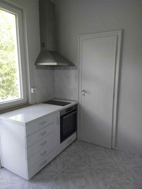 Тристаен, под наем, Център-Докторски паметник