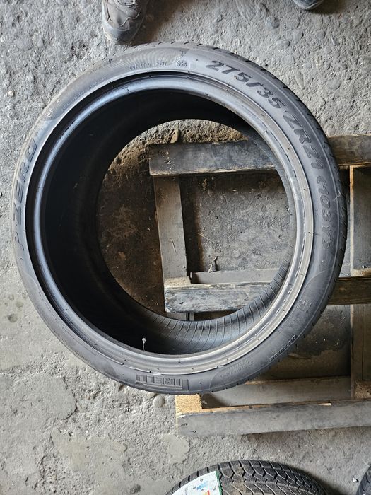 1 anvelopa vara 275 35 21 Pirelli Pzero