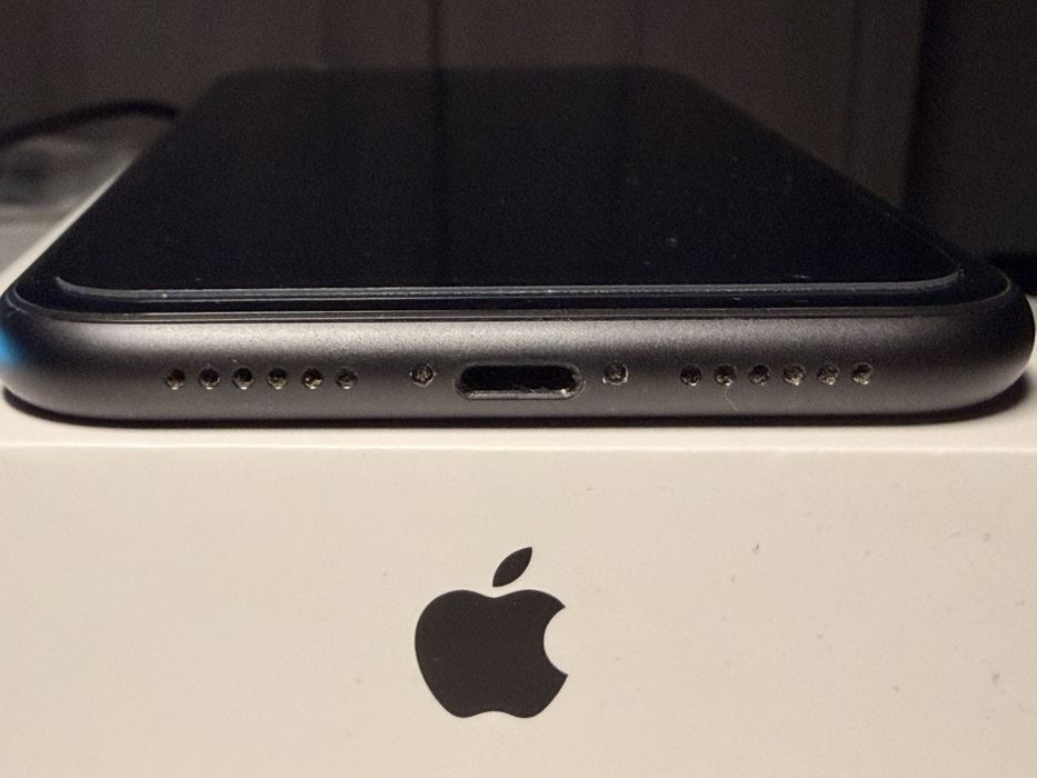 Oferta Limitata iPhone 11 Negru 64GB