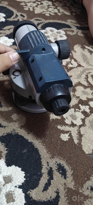 профессиональный оптический нивелир Bosch GOL 26 D Professional.