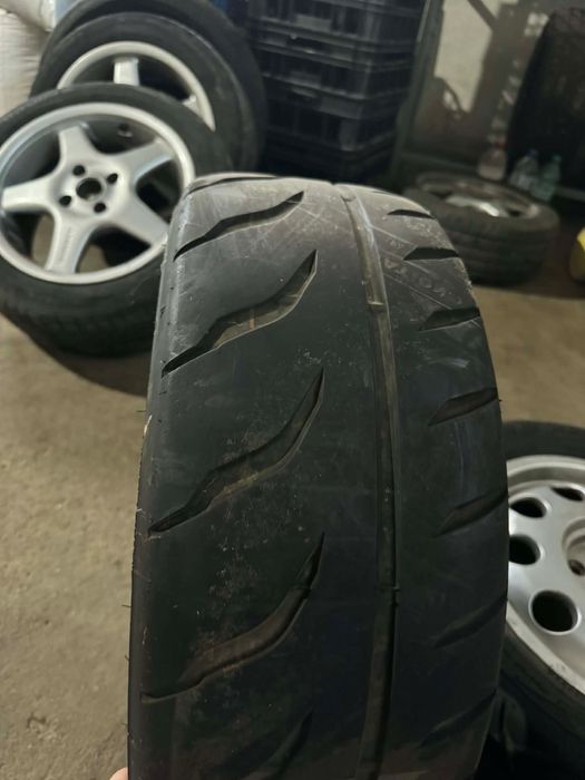 Сликове toyo r888 на телефонни шайби