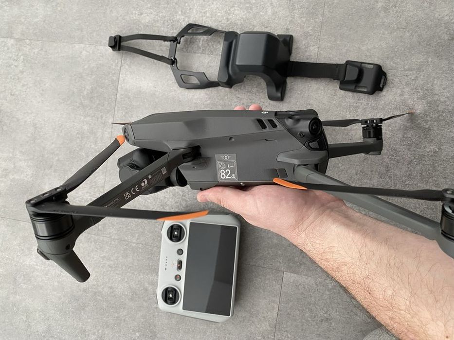 Продам дрон Dji mavic 3 pro fly more combo