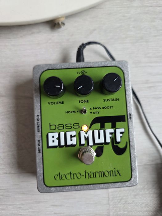 Electro-Harmonix Bass Big Muff Pi Classic Bass Guitar Distortion Effect Pedal