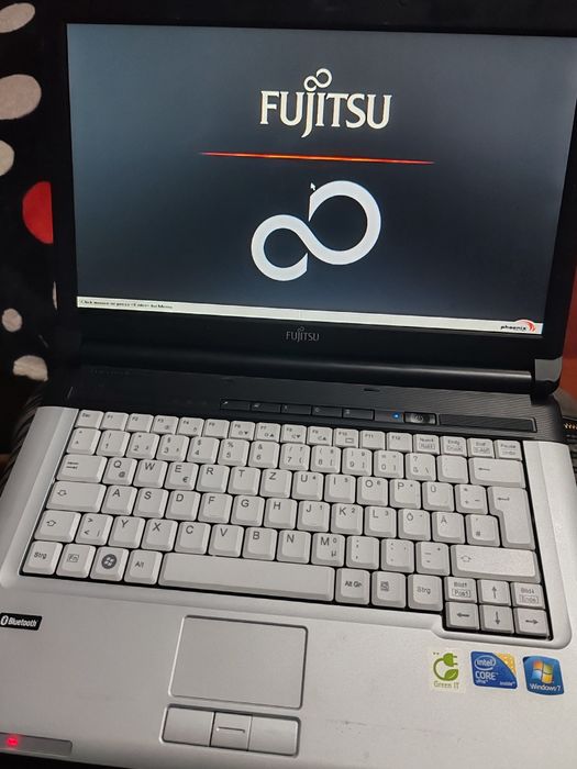 Laptop Fujitsu ssd 128 gb. 8gb ram de piese