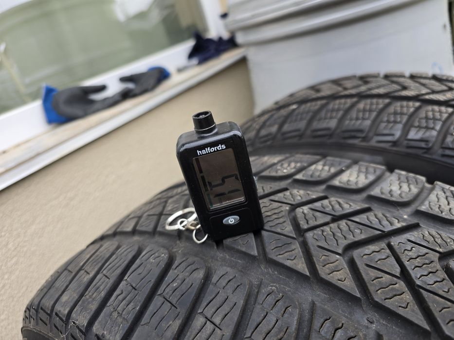 Cauciucuri iarnă pirelli sottozero 3 255/45/19