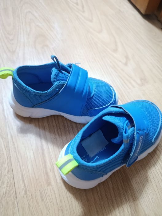 Продам кросовки детские