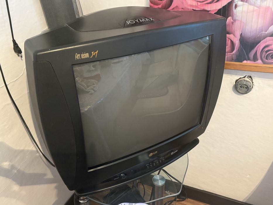 Продам телевизор LG 21” с подставкой