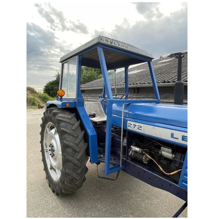 Vand tractor Leyland 272 cu acte