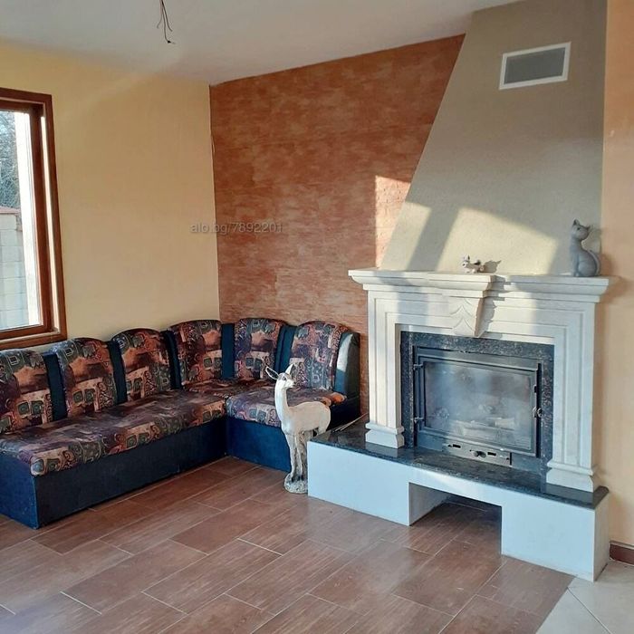 Къща с двор в село на минути от курортен комплекс Албена