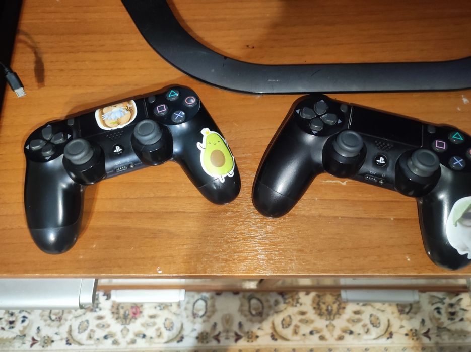 Продам Ps4 Fat 1TБ ПАМЯТИ 4игры+2джостика ориг