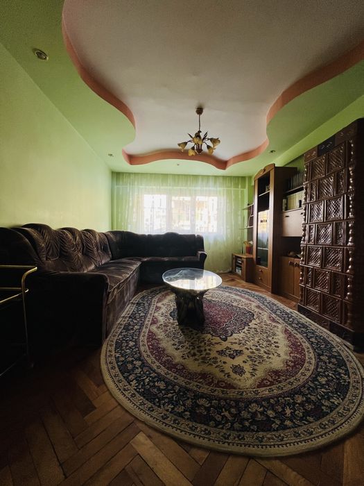 Proprietar,  vand apartament central, 3 camere in Ineu, Jud Arad