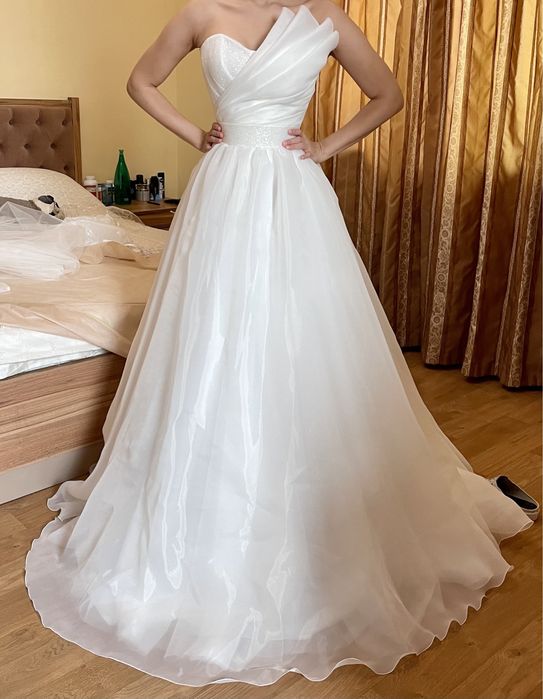 Продам свадебное платье с фатой!