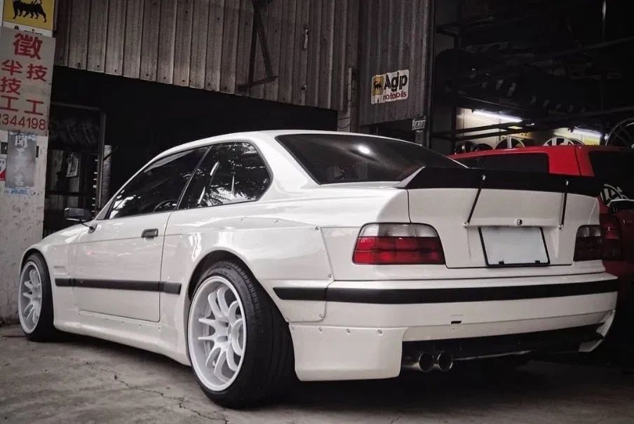 Обвес Расширения БМВ е36 Rocket Bunny