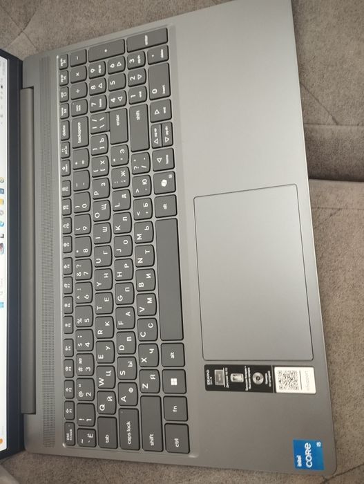 Lenovo IdeaPad Slim 3 15IRH10