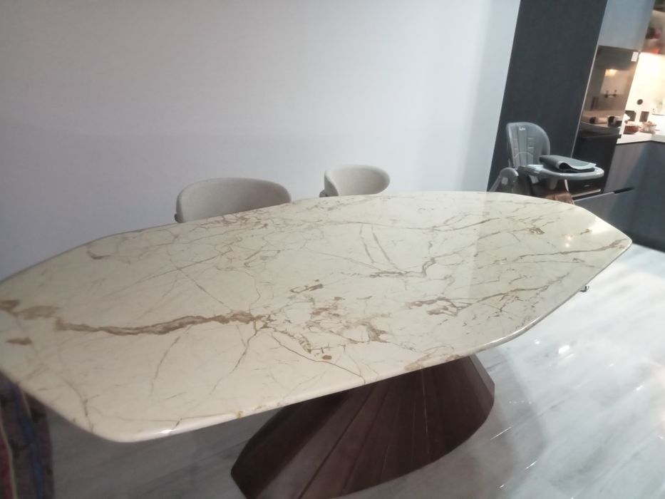 Продам Обеденный стол б/у