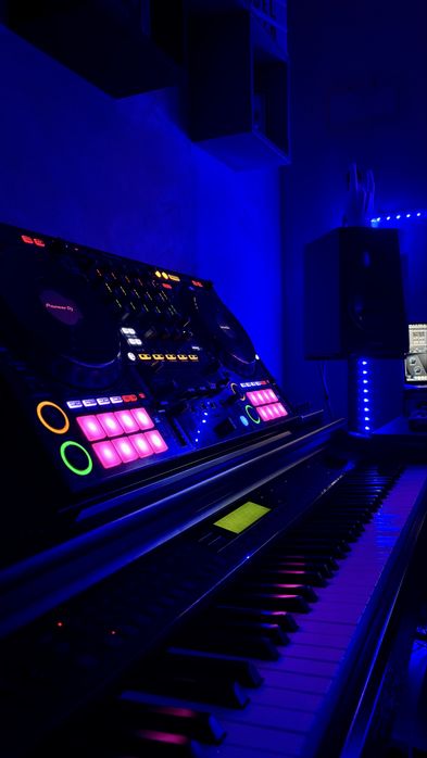 Studio, Mix Master si productie muzicala (beat-uri si instrumentale)
