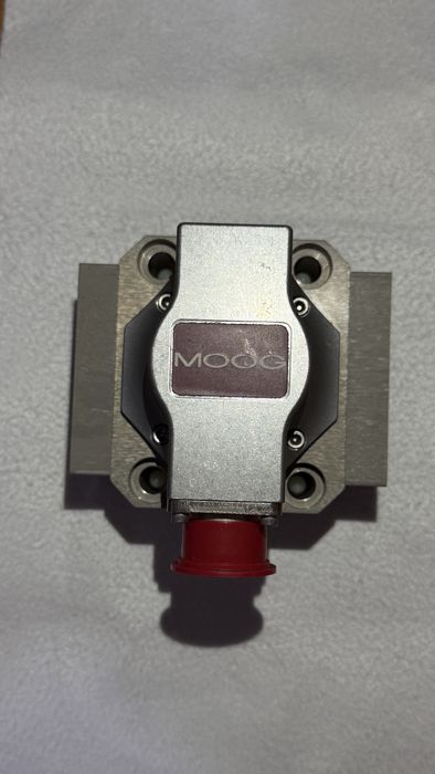 Сервоклапан (сервораспределитель) MOOG