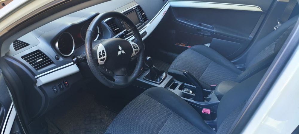 Mitsubishi Lancer X – EVO Style – 1.6 Benzină, 2011 – Alb/Negru – O bi