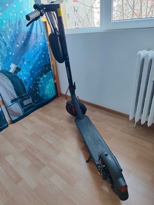 Trotineta electrica Xiaomi Scooter 4 Pro, utilizata un pic