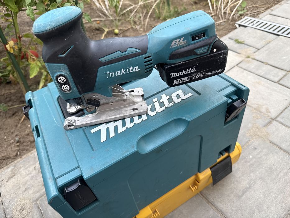 Vind Makita DJV181 cu acum 3ah