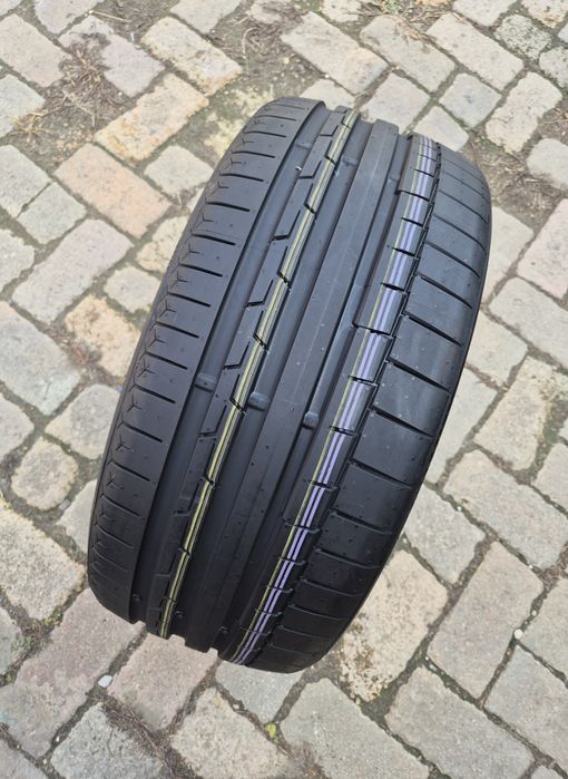 O bucată 245/35 R20 vară - una Continental