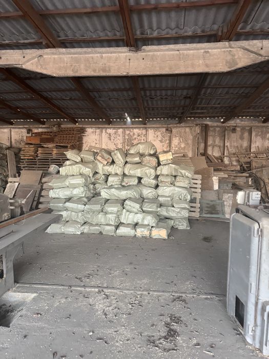 Дрова в мешках, доски пиленные