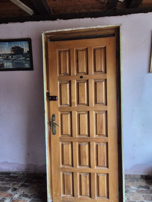 Vand usa intrare lemn masiv cu toc si vizor