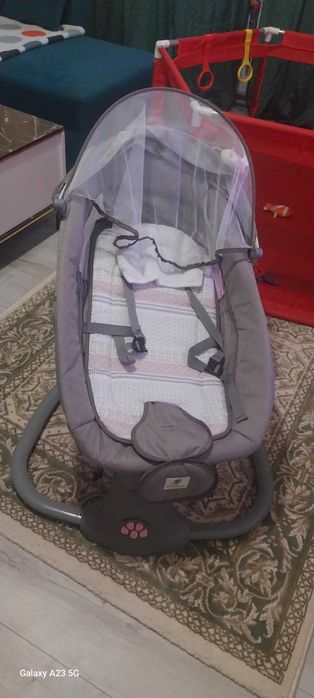 Vand  leagan nou si scoica aproape noua