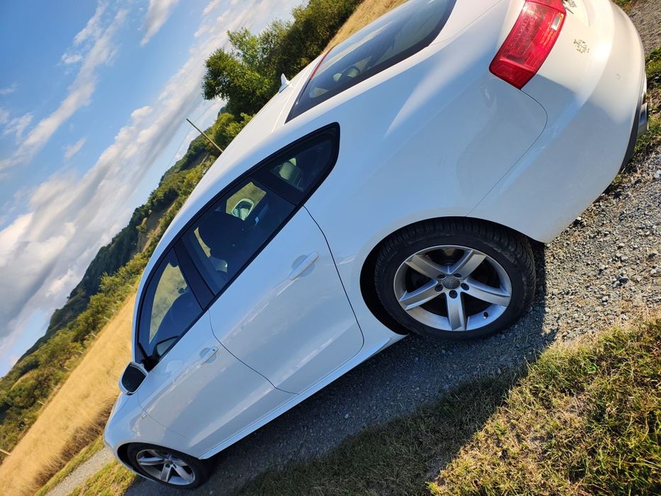 Vând Audi A5 Sportback Facelift/1.8 TFSI(benzină) Automat/Trapa/Pachet S Line/ Alcantara