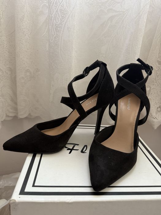 Обувки на ток / Graceland