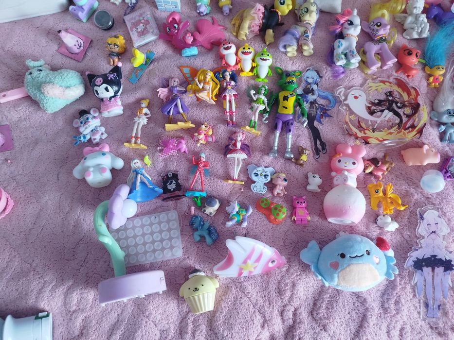 Фигурки и игрушки