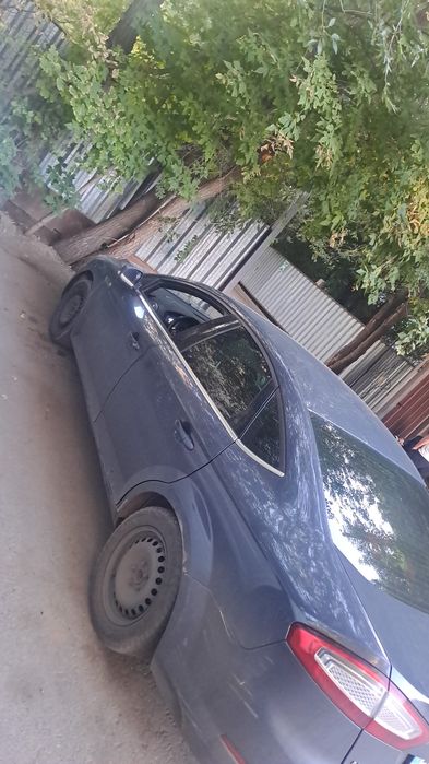 Продам машину форд