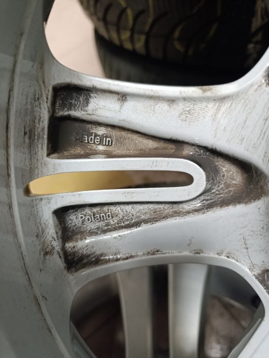 Гуми 205 60 16  и 2 броя джанти