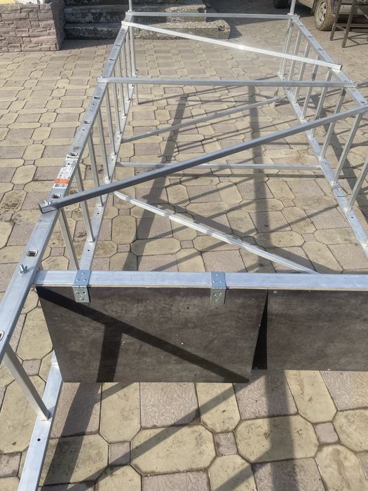 Подмости, стройьельные леса.