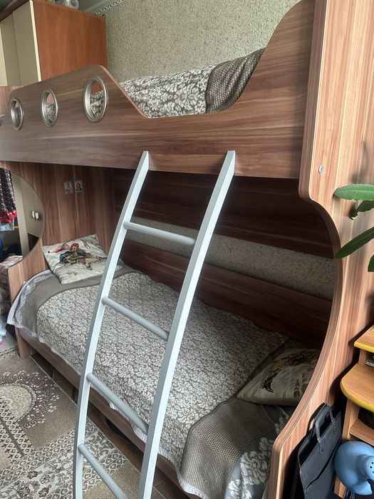 Продам кровать даухъярусную