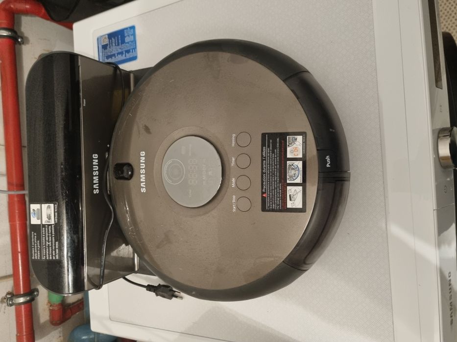 Aspirator robot.