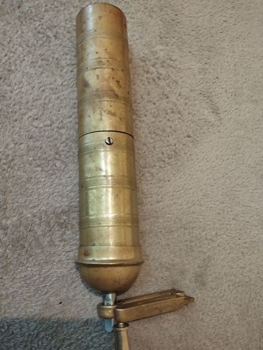 Mașina  manuala de măcinat cafea